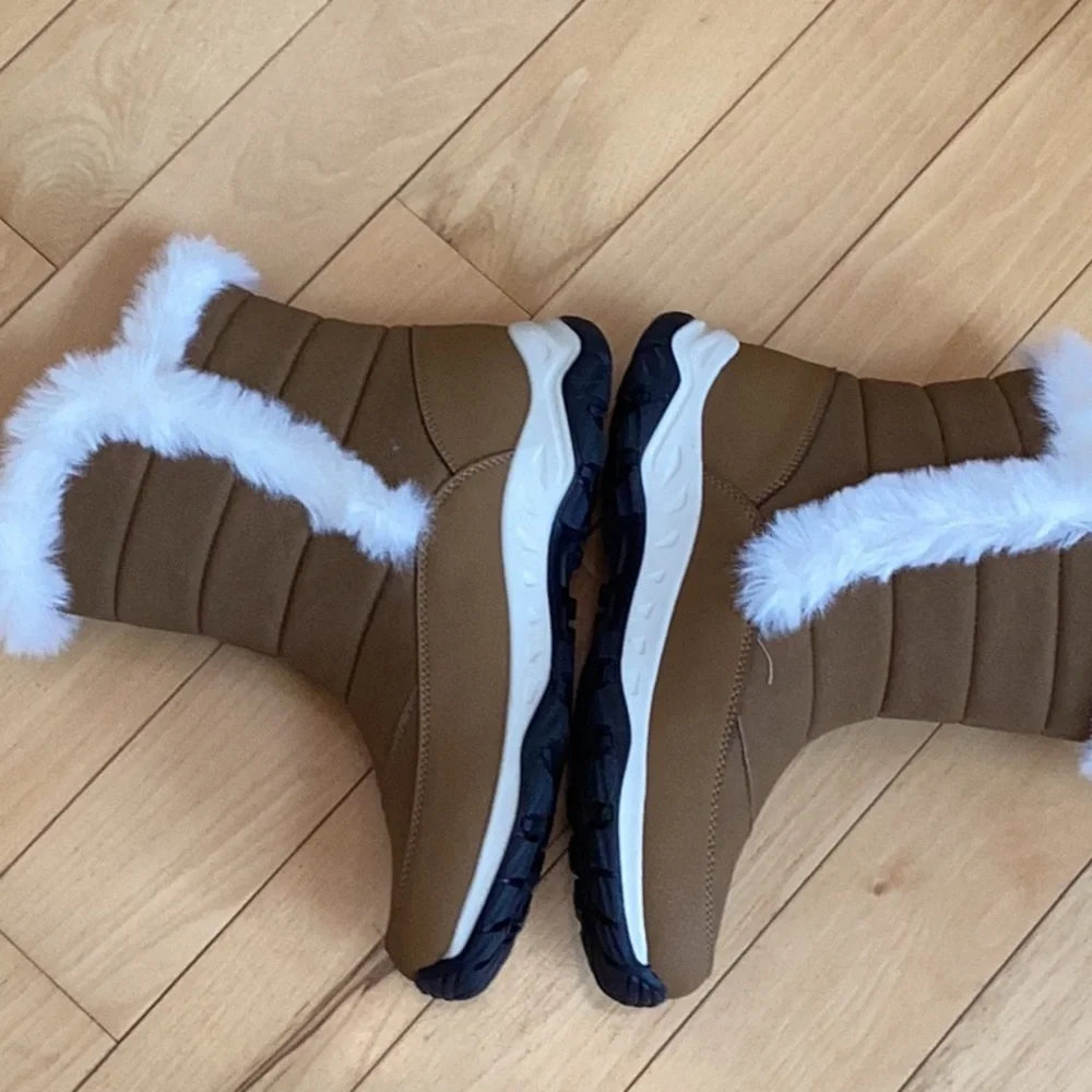 Lands End Expedition faux fur lined puffer snow boots. Women’s size 8.5